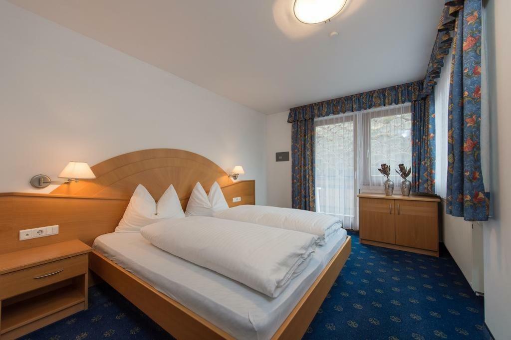 Hotel Garni Hochgruber Brunico Exterior photo